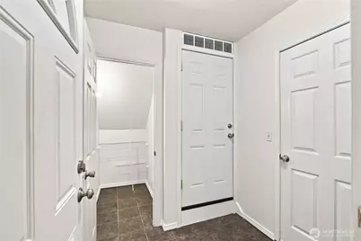 1218 209th Avenue NE #B, Sammamish, WA 98074 - Photo 3