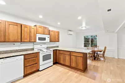 1218 209th Avenue NE #B, Sammamish, WA 98074 - Photo 11