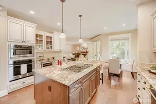 13042 NE 8th St, Bellevue, WA 98005 - Photo 17