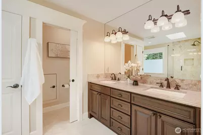 13042 NE 8th Street, Bellevue, WA 98005 - Photo 27