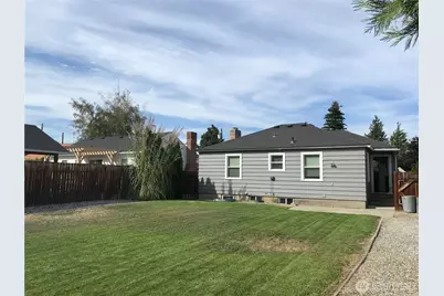 1033 Tyler Street, Wenatchee, WA 98801 - Photo 9