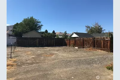1033 Tyler Street, Wenatchee, WA 98801 - Photo 11
