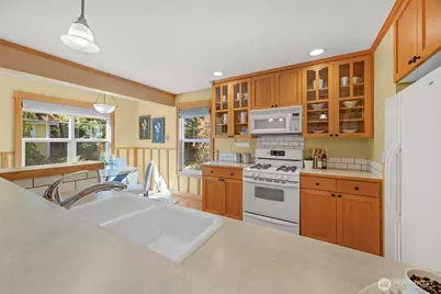 15741 Dayton Avenue N #11, Shoreline, WA 98133 - Photo 11