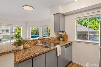 1125 E Olive #202, Seattle, WA 98122 - Photo 11
