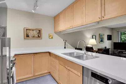 275 W Roy Street #205, Seattle, WA 98119 - Photo 7