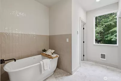 11737 40th Avenue NE #A, Seattle, WA 98125 - Photo 21