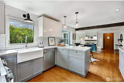 8040 Dibble Avenue NW, Seattle, WA 98117 - Photo 17
