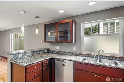 5260 Brooklyn Avenue NE #B, Seattle, WA 98105 - Photo 11