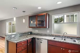 5260 Brooklyn Ave NE, Seattle, WA 98105 - Photo 11