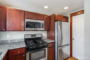 5260 Brooklyn Ave NE, Seattle, WA 98105 - Photo 7