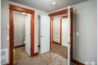 5260 Brooklyn Avenue NE #B, Seattle, WA 98105 - Photo 23