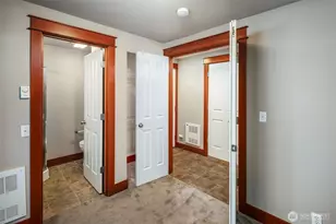 5260 Brooklyn Ave NE, Seattle, WA 98105 - Photo 23