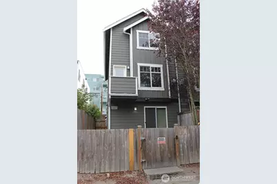 5260 Brooklyn Avenue NE #B, Seattle, WA 98105 - Photo 1