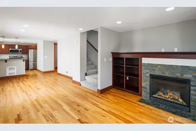 5260 Brooklyn Avenue NE #B, Seattle, WA 98105 - Photo 3