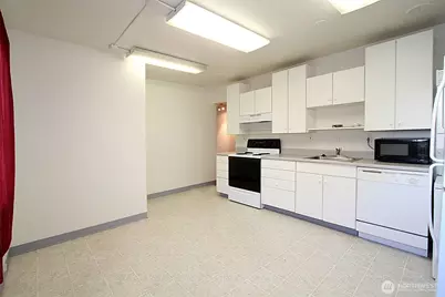 8011 Aurora Avenue N, Seattle, WA 98103 - Photo 23