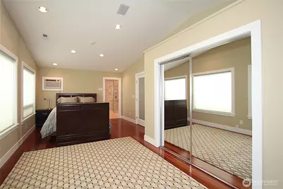 8011 Aurora Avenue N, Seattle, WA 98103 - Photo 13
