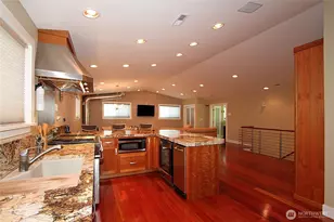 8011 Aurora Ave N, Seattle, WA 98103 - Photo 11