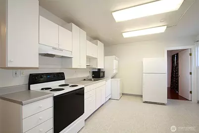 8011 Aurora Avenue N, Seattle, WA 98103 - Photo 25