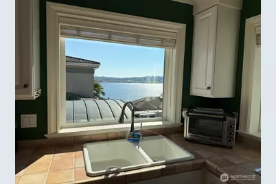 10925 81st Pl NE, Kirkland, WA 98034 - Photo 13