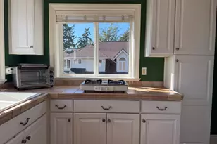 10925 81st Pl NE, Kirkland, WA 98034 - Photo 3