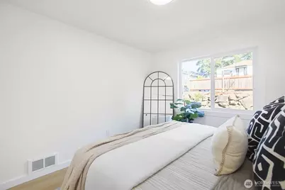 9751 Densmore Avenue N, Seattle, WA 98103 - Photo 21