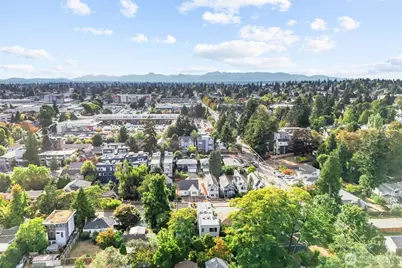 9751 Densmore Avenue N, Seattle, WA 98103 - Photo 31