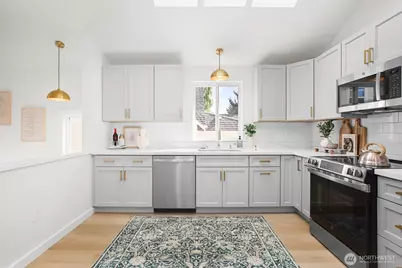 9751 Densmore Avenue N, Seattle, WA 98103 - Photo 35