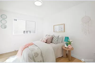 9751 Densmore Avenue N, Seattle, WA 98103 - Photo 17