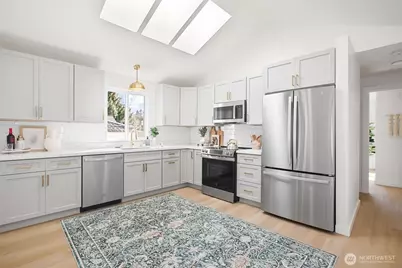 9751 Densmore Avenue N, Seattle, WA 98103 - Photo 9