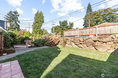 9751 Densmore Avenue N, Seattle, WA 98103 - Photo 27