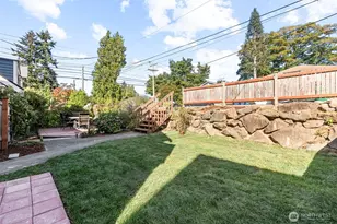 9751 Densmore Ave N, Seattle, WA 98103 - Photo 27