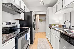 4187 W Lake Sammamish Pkwy SE, Bellevue, WA 98008 - Photo 11