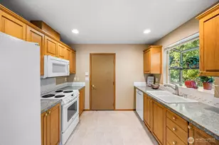 9650 Sandy Isle Ln, Silverdale, WA 98383 - Photo 13