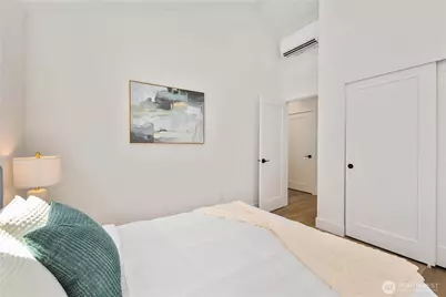 724 N 89th Street, Seattle, WA 98103 - Photo 15