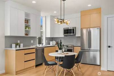 807 N 39th Street, Seattle, WA 98103 - Photo 3