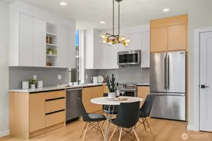 807 N 39th St, Seattle, WA 98103 - Photo 3