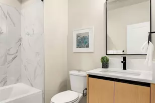807 N 39th St, Seattle, WA 98103 - Photo 9