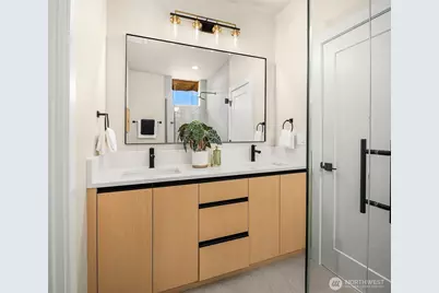 807 N 39th Street, Seattle, WA 98103 - Photo 7