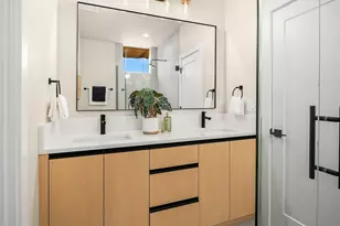 807 N 39th St, Seattle, WA 98103 - Photo 7