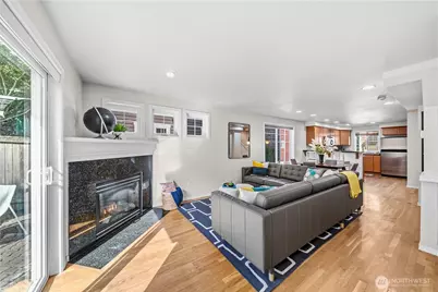 12325 10th Place NE #D, Seattle, WA 98125 - Photo 3