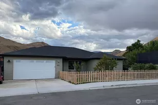 1822 Kristina Ln, Wenatchee, WA 98801 - Photo 1