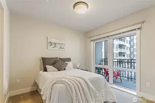 699 John St, Seattle, WA 98109 - Photo 9
