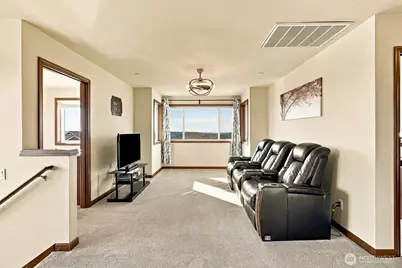 10908 177th Avenue Ct E, Bonney Lake, WA 98391 - Photo 17