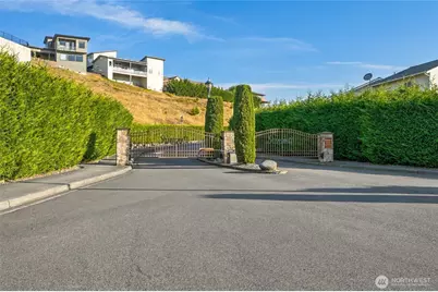 10908 177th Avenue Ct E, Bonney Lake, WA 98391 - Photo 37