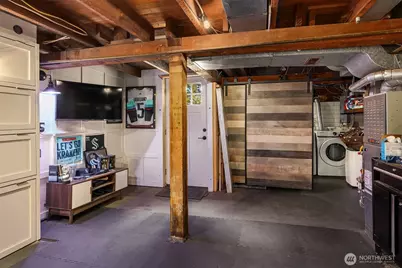 43 W Etruria, Seattle, WA 98119 - Photo 17