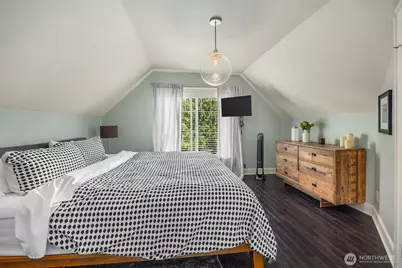 43 W Etruria, Seattle, WA 98119 - Photo 11