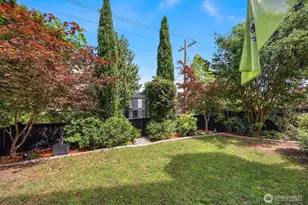 43 W Etruria, Seattle, WA 98119 - Photo 21