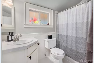 43 W Etruria, Seattle, WA 98119 - Photo 9