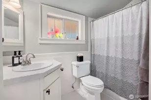 43 W Etruria, Seattle, WA 98119 - Photo 9