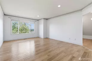 24312 Main Dr, Sammamish, WA 98074 - Photo 17